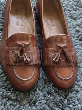 G.H BASS Classic Tassel Loafers in Brown - Size 9D
